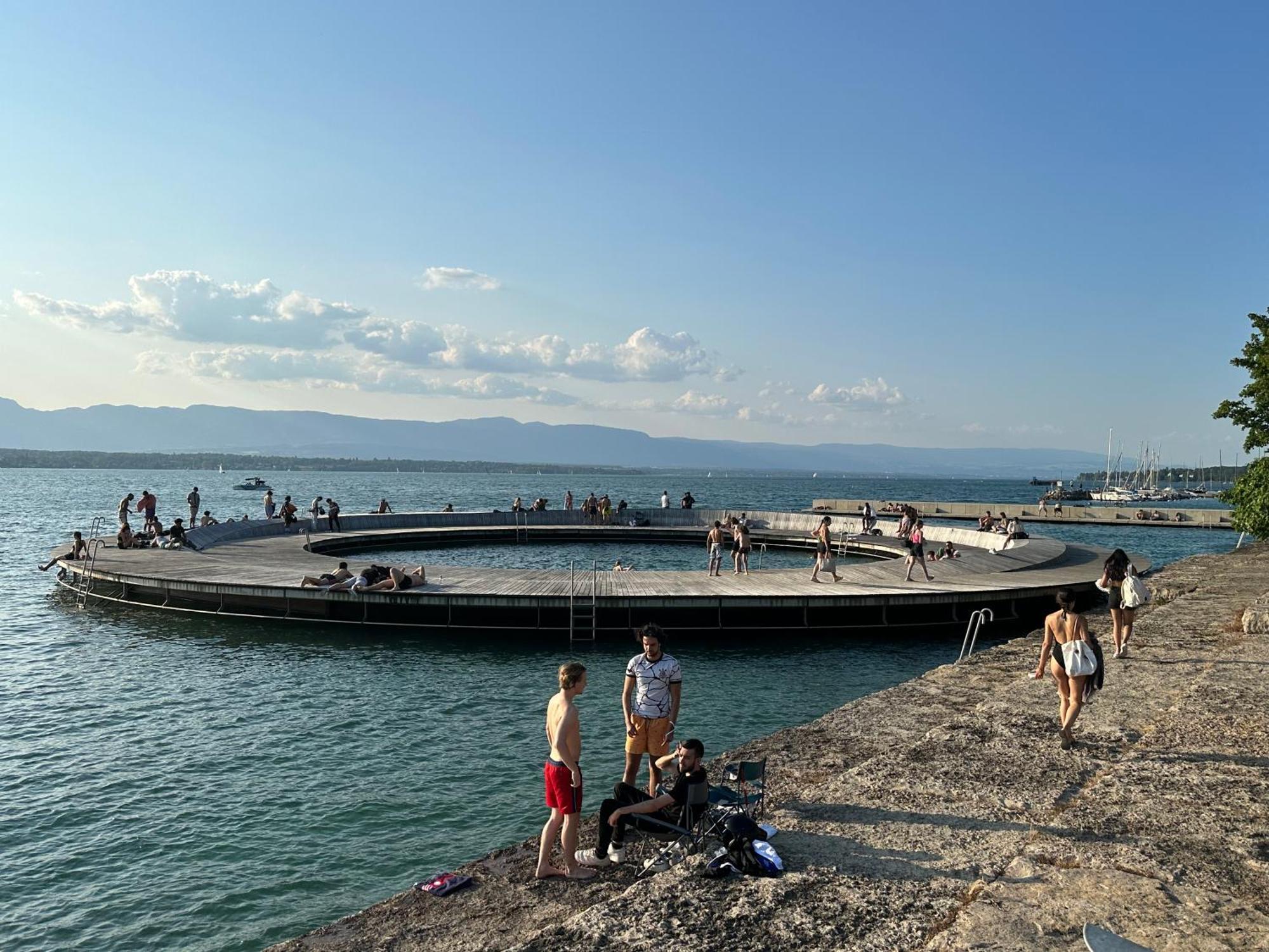 Magnifique Appartemens Aux Eaux Vives *